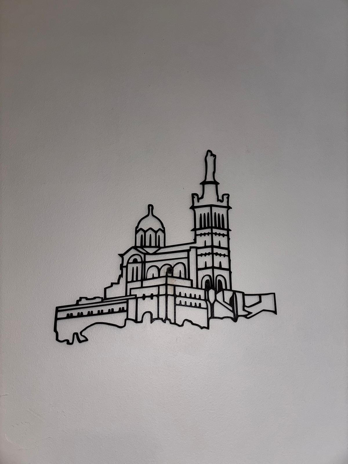 Skyline "La Bonne Mère" – Silhouette Murale en Bois