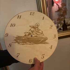 Horloge "Vos Passions" – Bois Gravé et Personnalisé